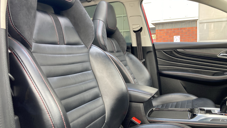 MG Hs 1.5 T-GDI Exclusive 5dr DCT Petrol Hatchback